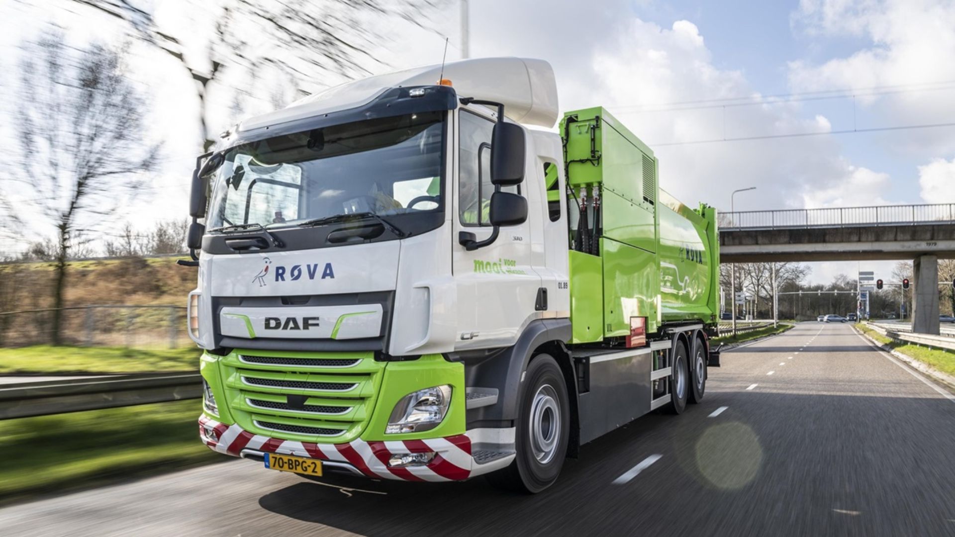 Vuilniswagen op weg