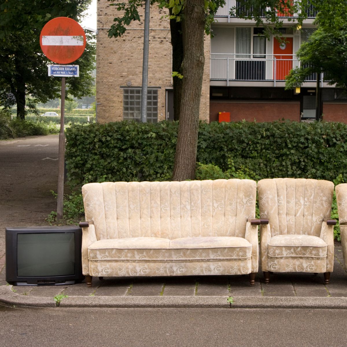 Grof huishoudelijk afval aan straat